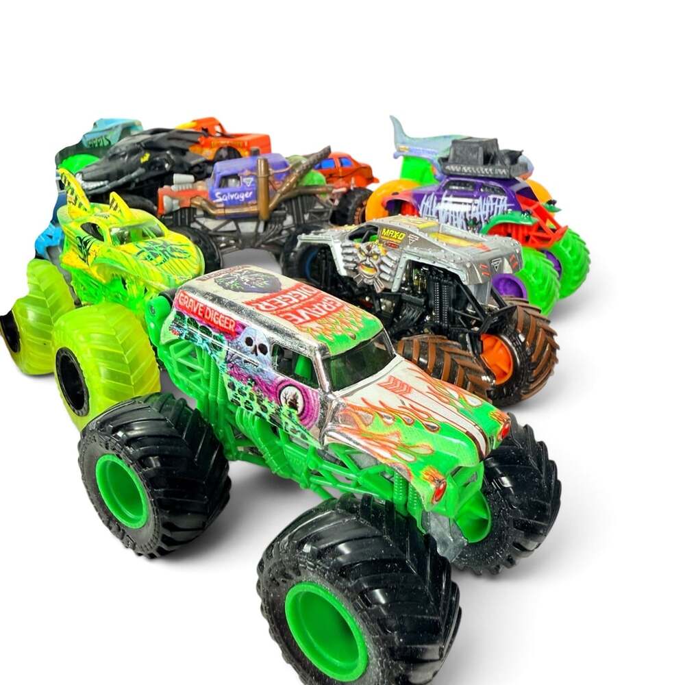 Monster Truck Vehicle Lot of 18 Assorted Trucks - Picture 8 of 10